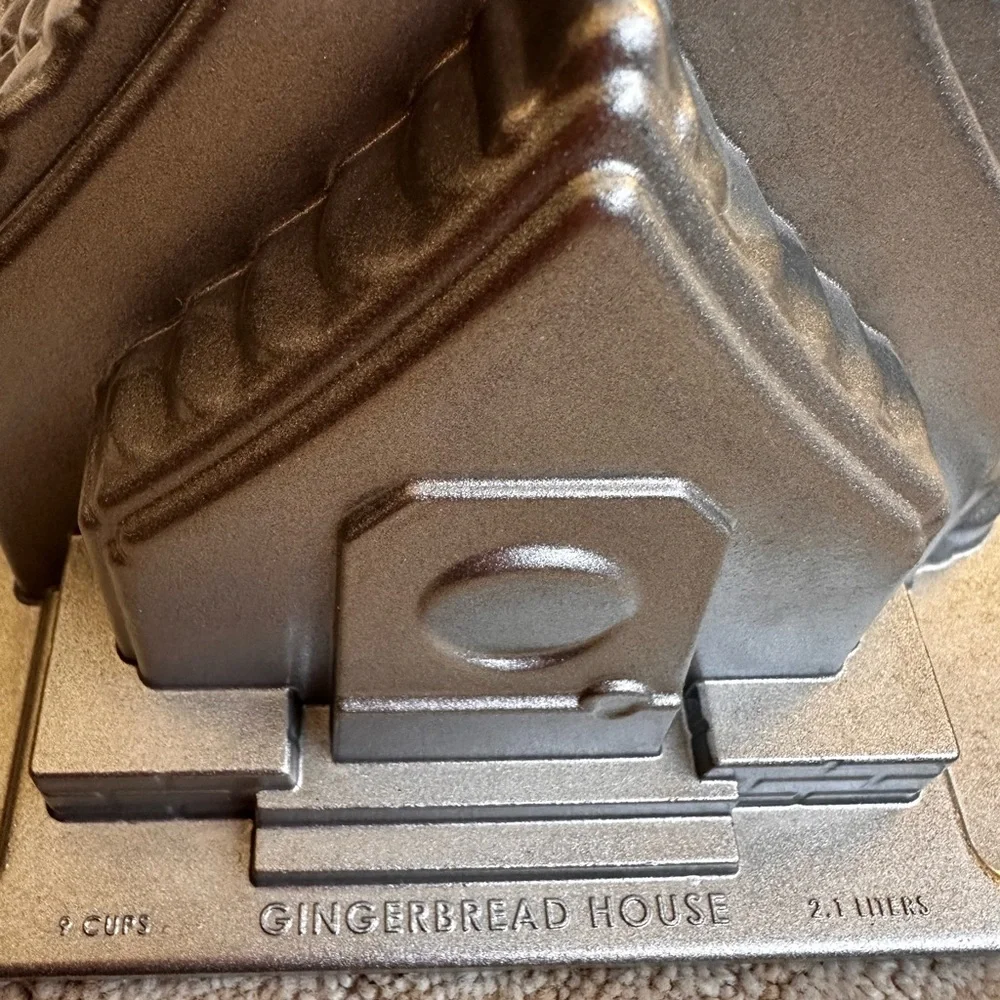 Nordic Ware Gingerbread House Bundt® Pan 9 Cup